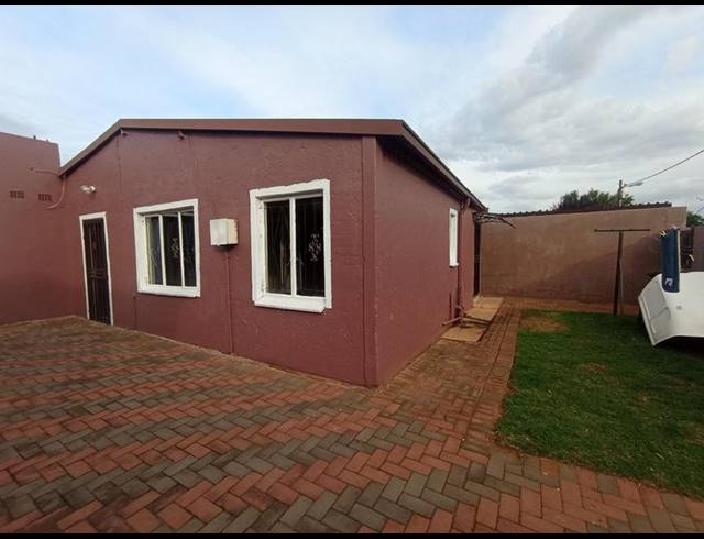 3 BEDROOM PROPERTY TO RENT IN PROTEA GLEN